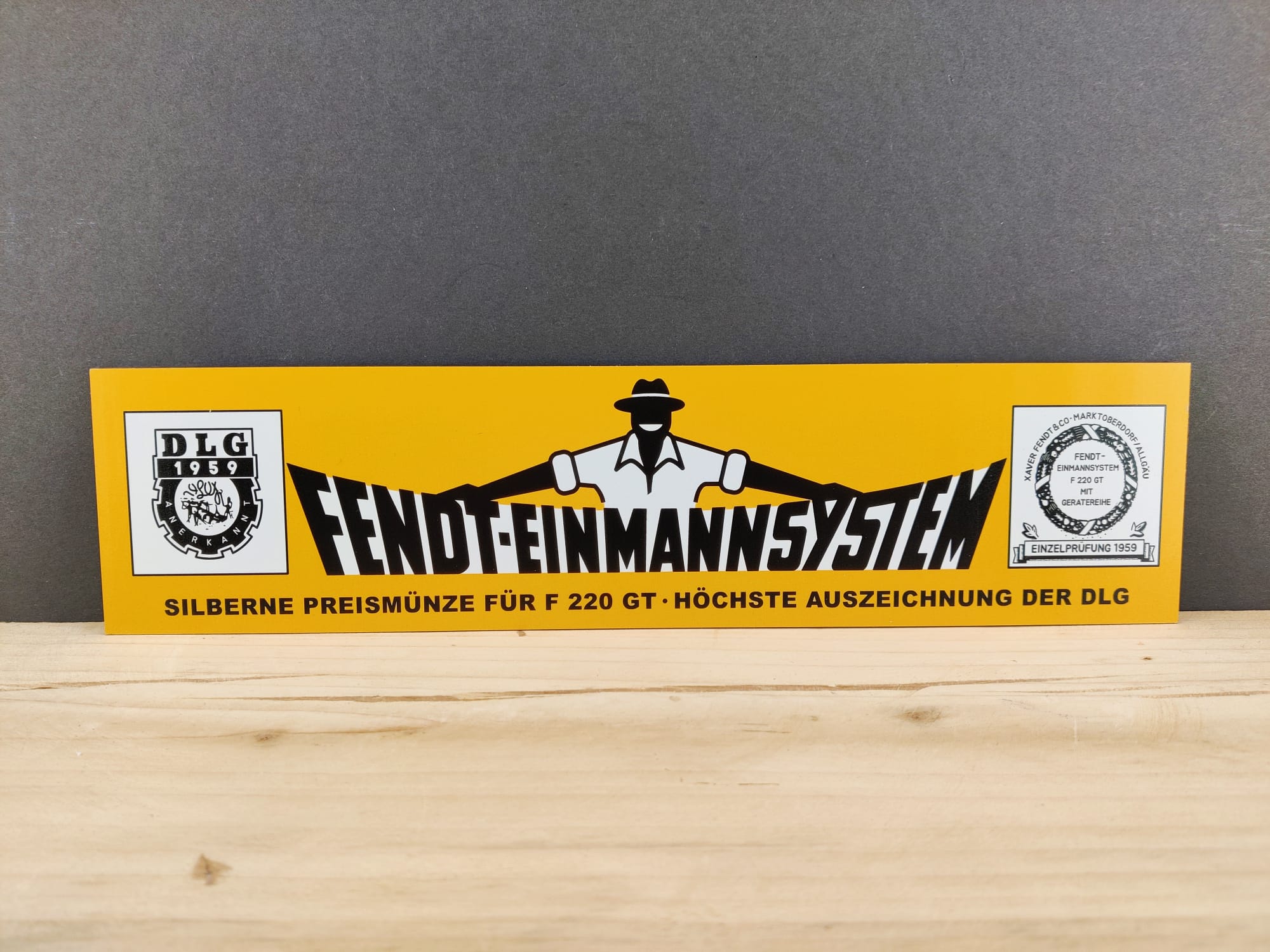 Typenschilder